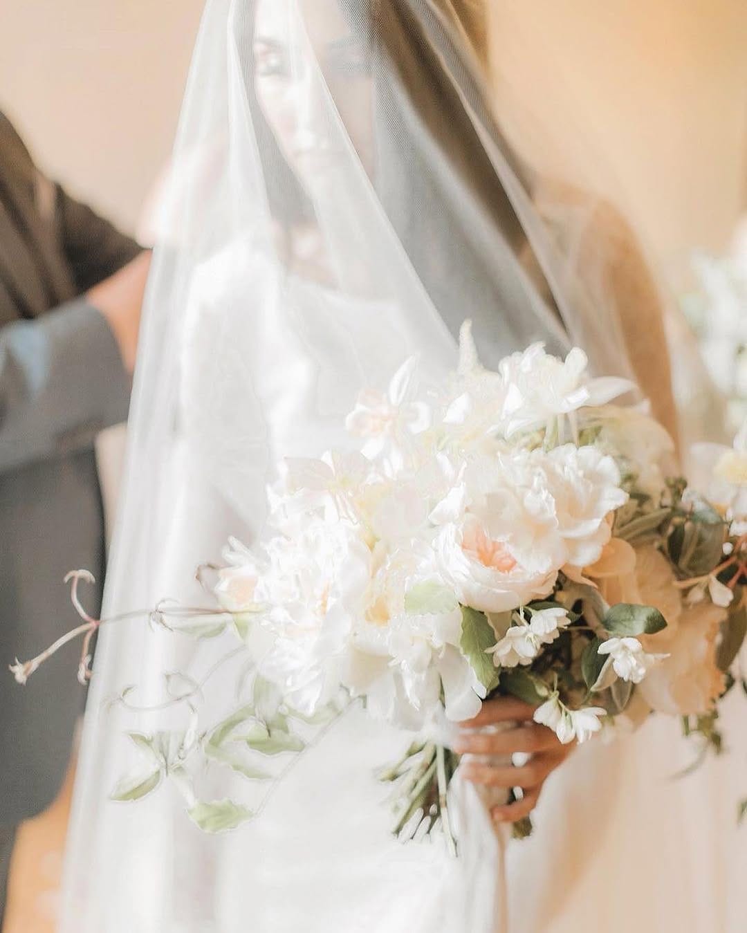 Post 8 by Relaxed, Light & Airy Wedding Photographer on Instagram (carousel)