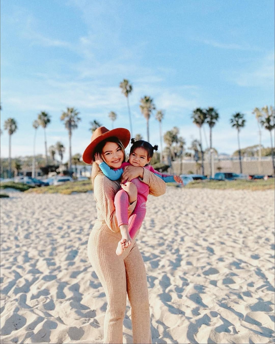 Post 9 by A r a b e l l a  C a n a l e s on Instagram (carousel)