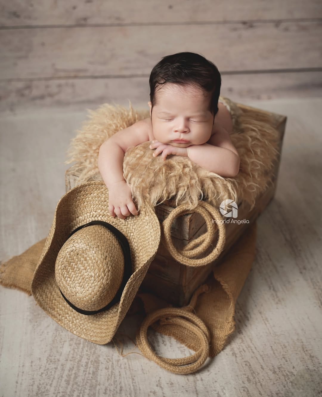 Post 1 by Bali Newborn Maternity Photo on Instagram (carousel)