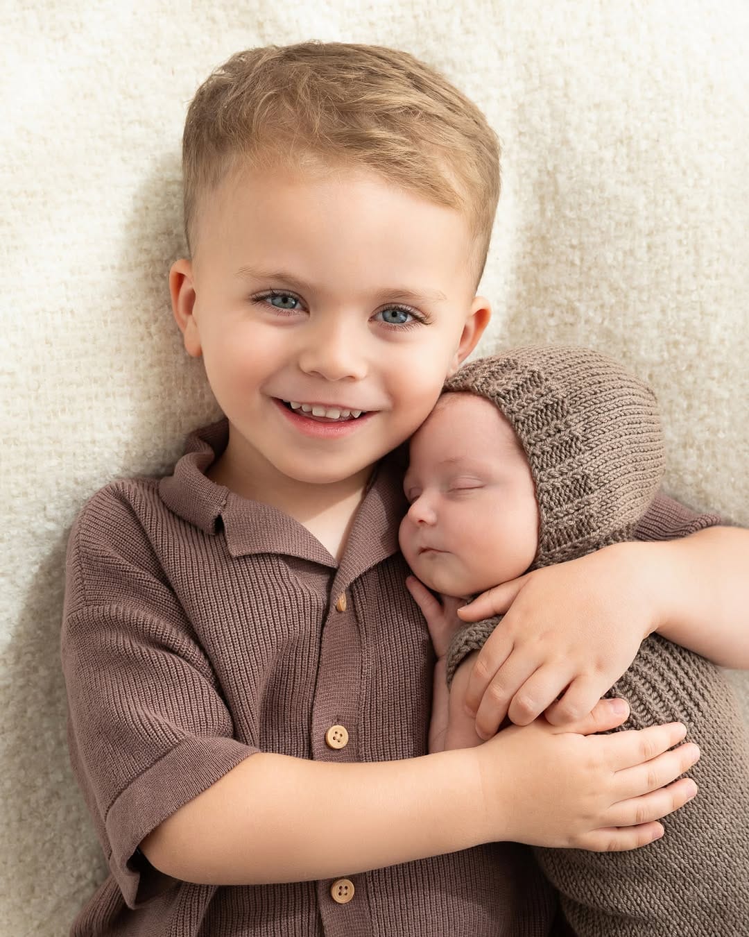 Post 2 by Top 10 newborn photographer on Instagram (carousel)