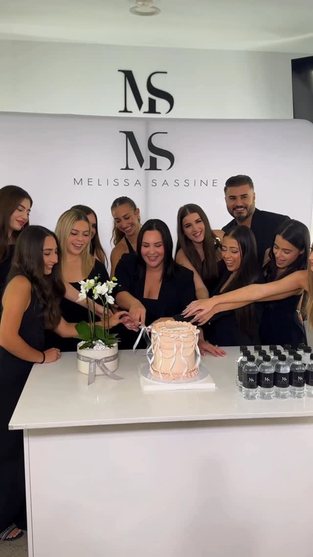Post 4 by SYDNEY’S #1 MAKEUP ACADEMY on Instagram (video)