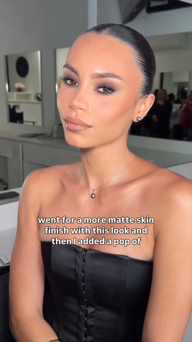 Post 5 by SYDNEY’S #1 MAKEUP ACADEMY on Instagram (video)