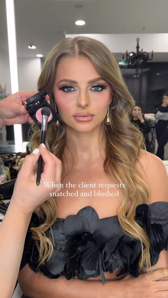 Post 10 by SYDNEY’S #1 MAKEUP ACADEMY on Instagram (video)