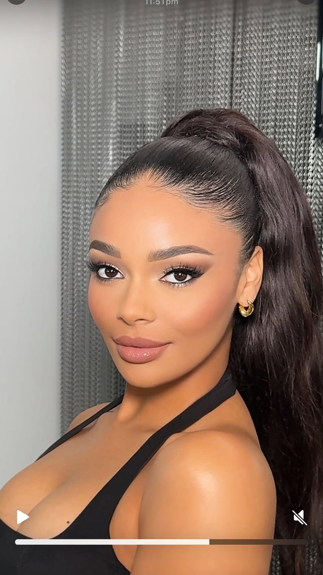 Post 9 by SYDNEY’S #1 MAKEUP ACADEMY on Instagram (video)