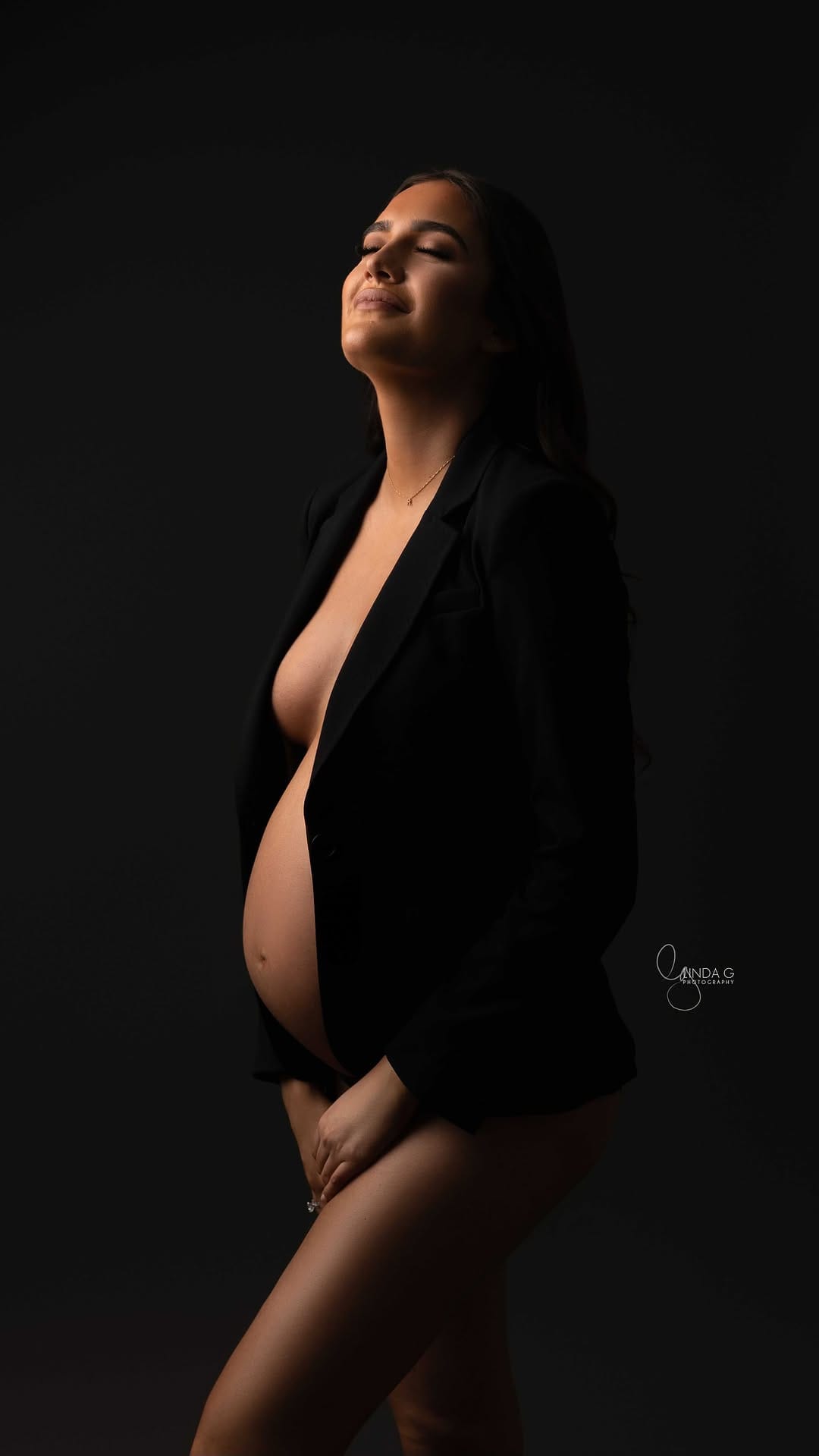 Post 8 by Linda G Sydney Maternity, Newborn and Family Photographer on Instagram (video)