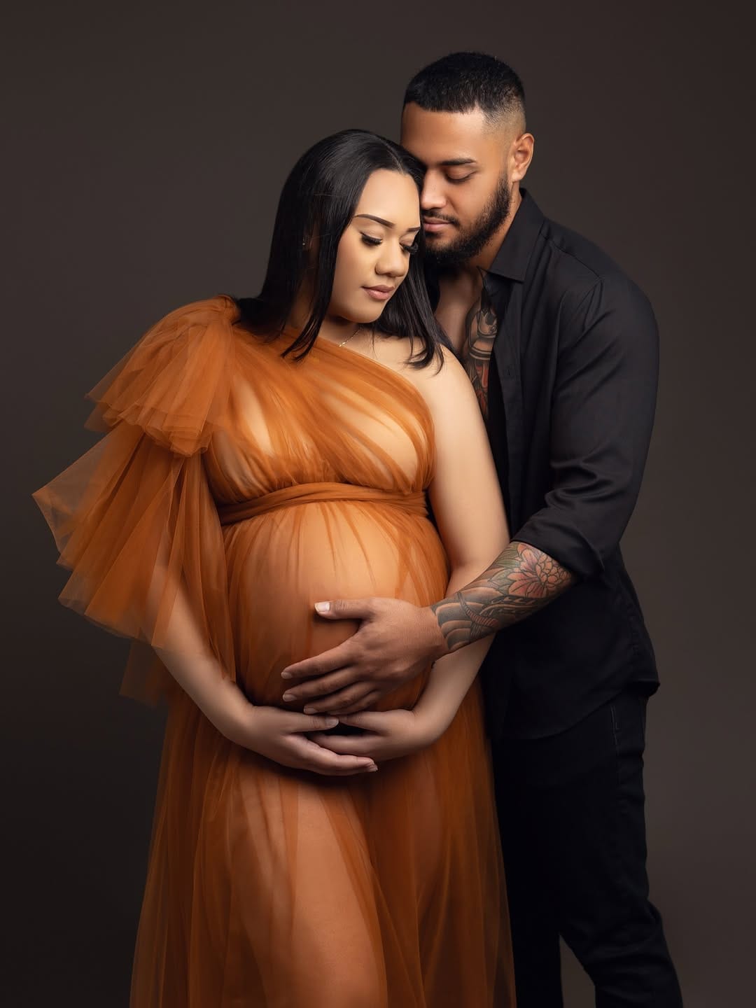 Post 2 by Linda G Sydney Maternity, Newborn and Family Photographer on Instagram (carousel)