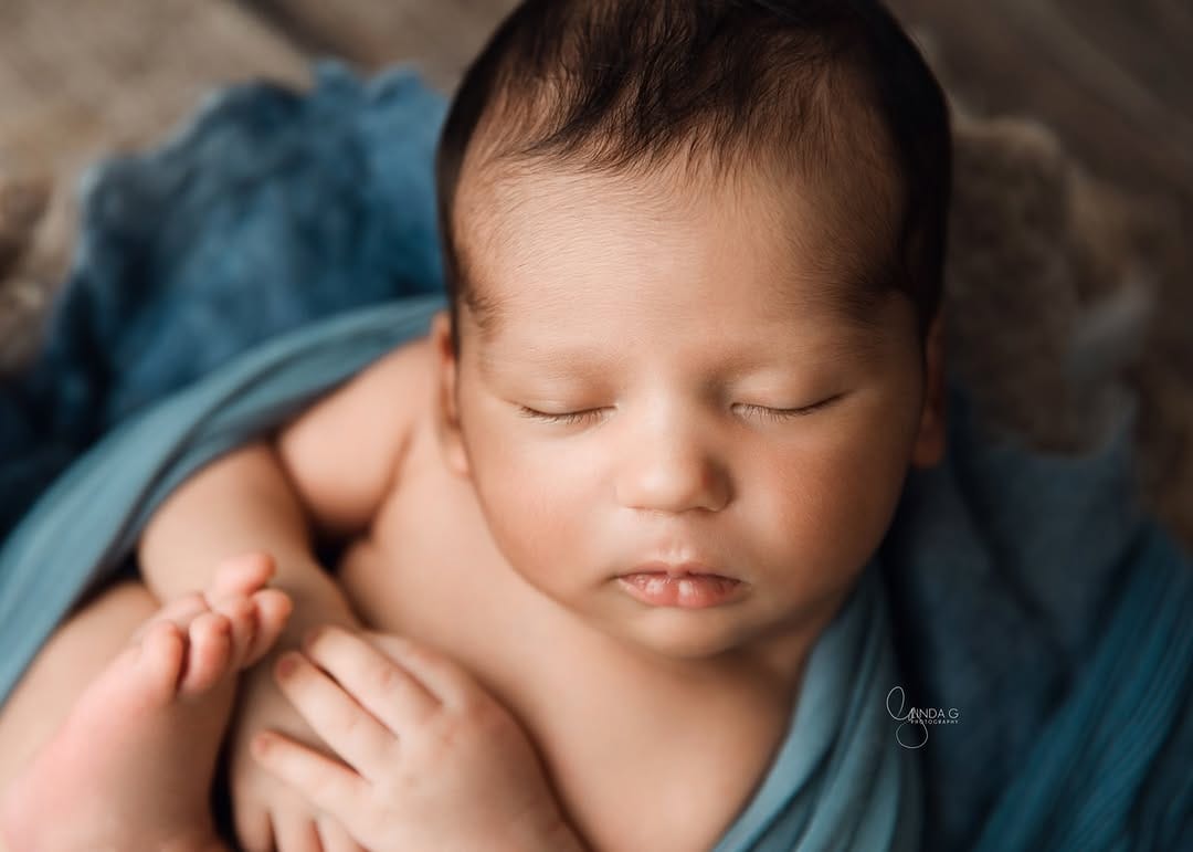 Post 7 by Linda G Sydney Maternity, Newborn and Family Photographer on Instagram (carousel)