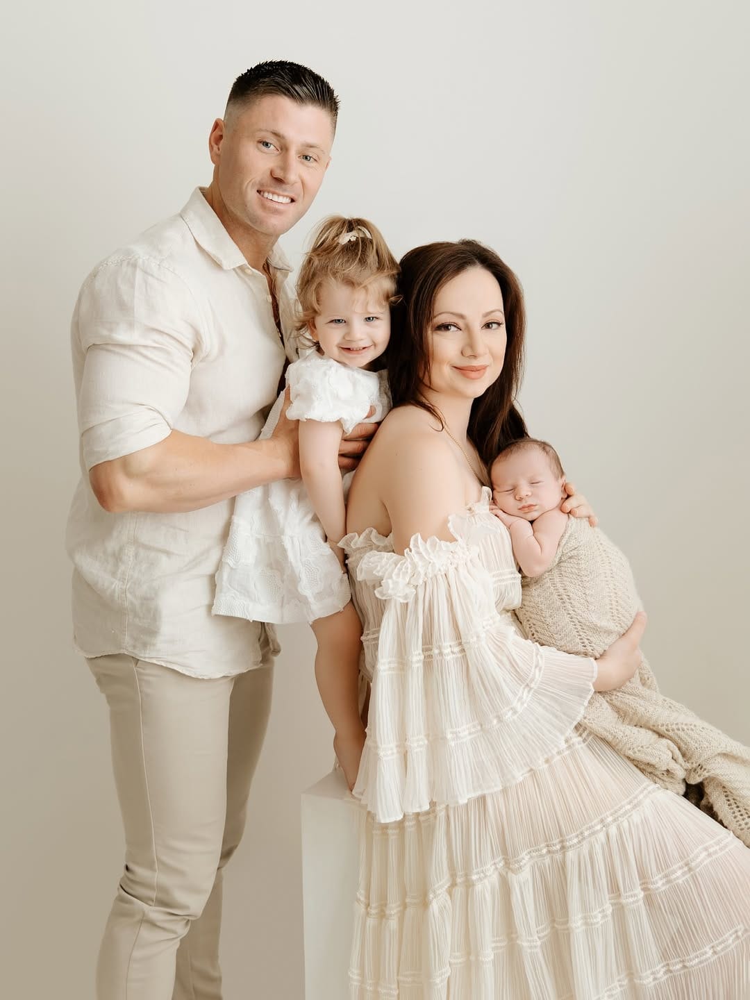 Post 6 by Linda G Sydney Maternity, Newborn and Family Photographer on Instagram (carousel)
