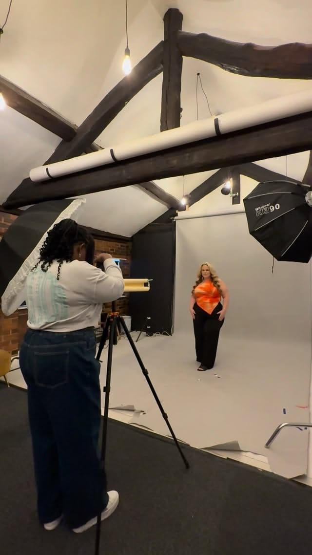 Post 9 by NIGERIAN FEMALE PHOTOGRAPHER IN THE UK on Instagram (video)