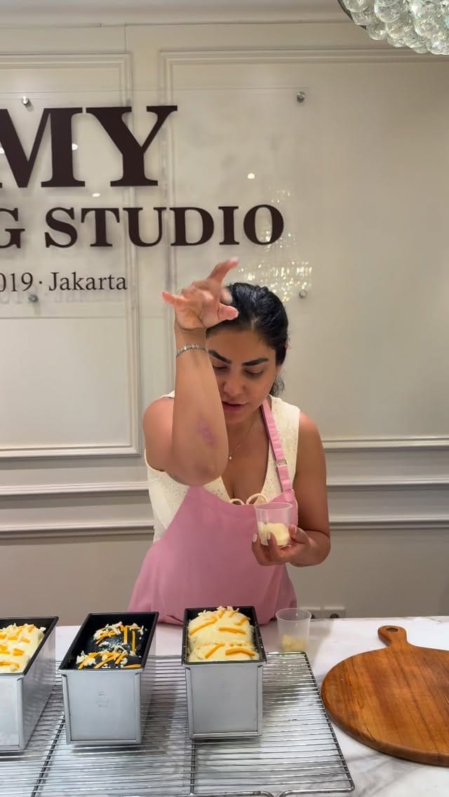 Post 3 by Amy Kitchen and Baking Studio by @Rozmasuhardi on Instagram (video)