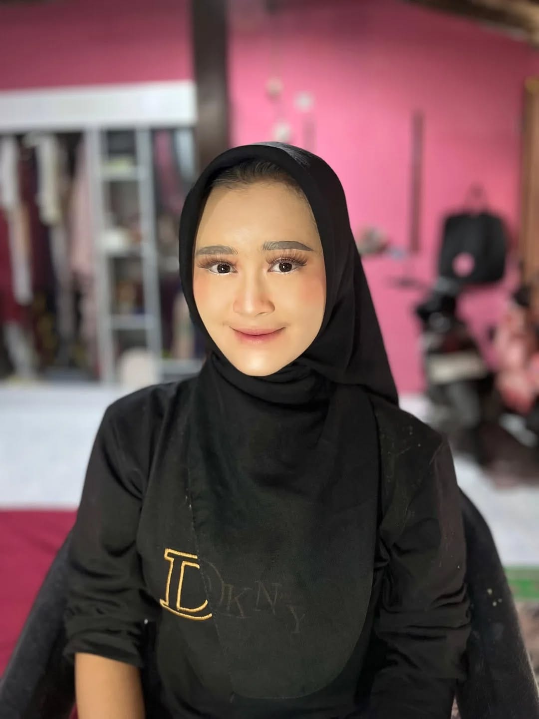 Post 3 by Disty Makeup on Instagram (carousel)