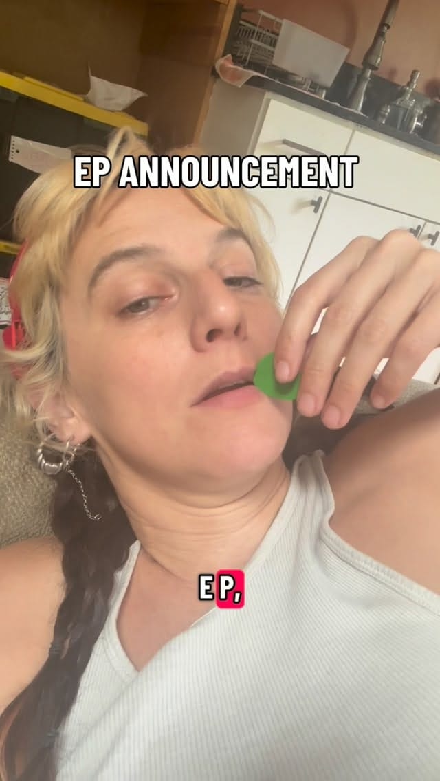 Post 6 by dolls on Instagram (video)