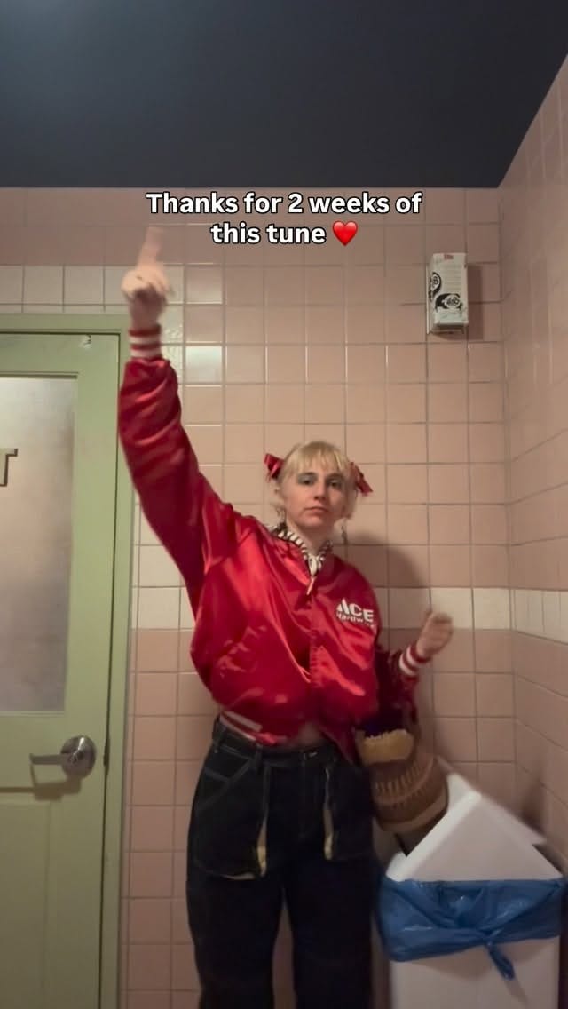Post 10 by dolls on Instagram (video)