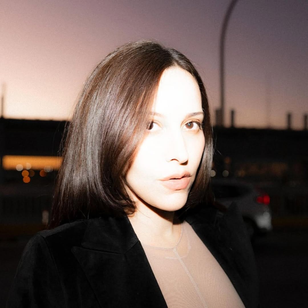 Post 8 by debit on Instagram (carousel)