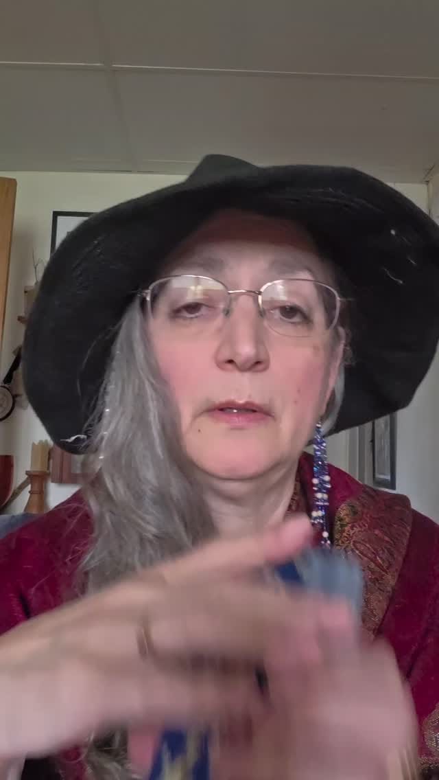 Post 2 by Elisabeth Elvira Alba on Instagram (video)