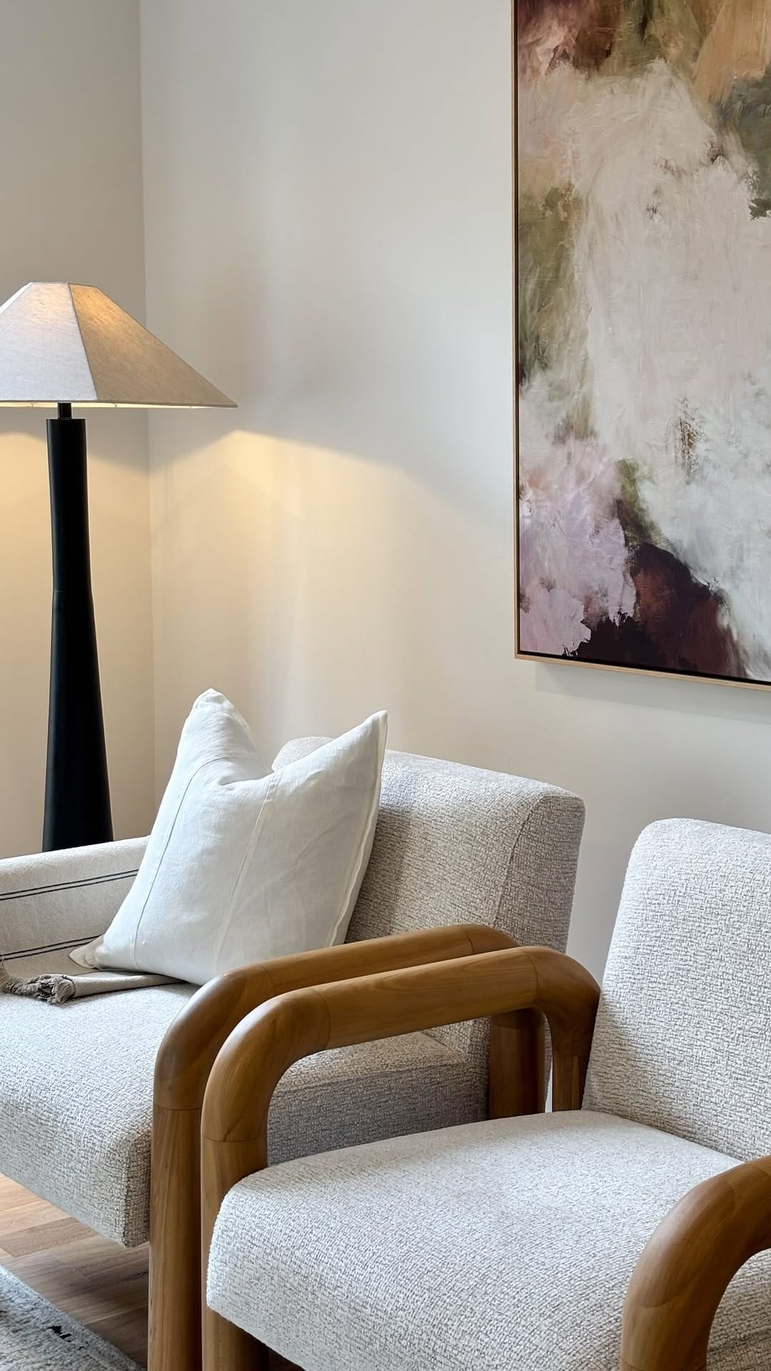 Post 2 by INTERIOR DESIGN | STYLING & DECORATING on Instagram (video)