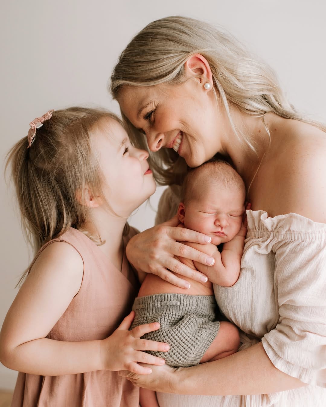 Post 2 by Georgia | Melbourne Newborn Photographer on Instagram (carousel)