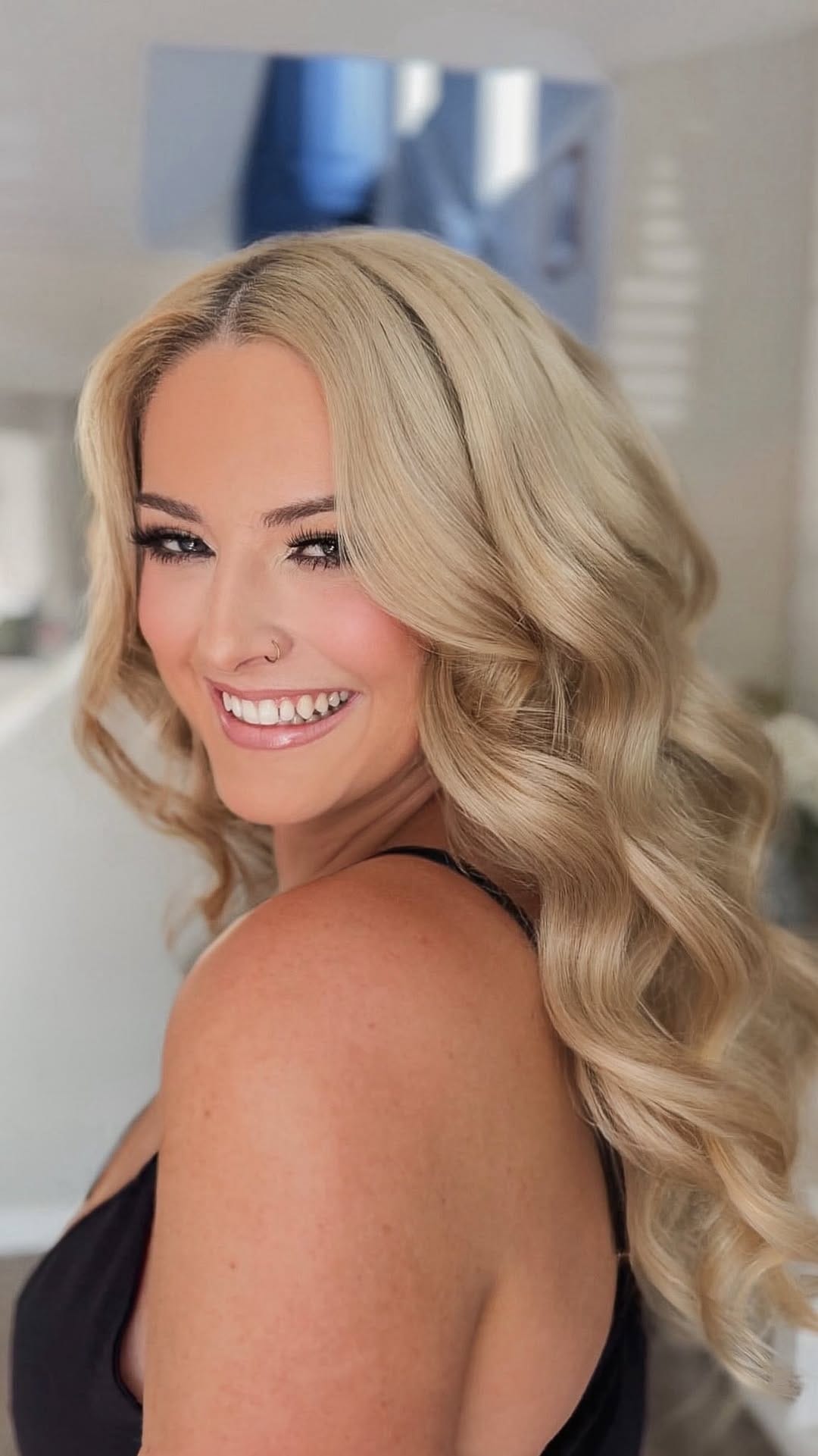 Post 1 by MAKE-UP ARTIST on Instagram (video)