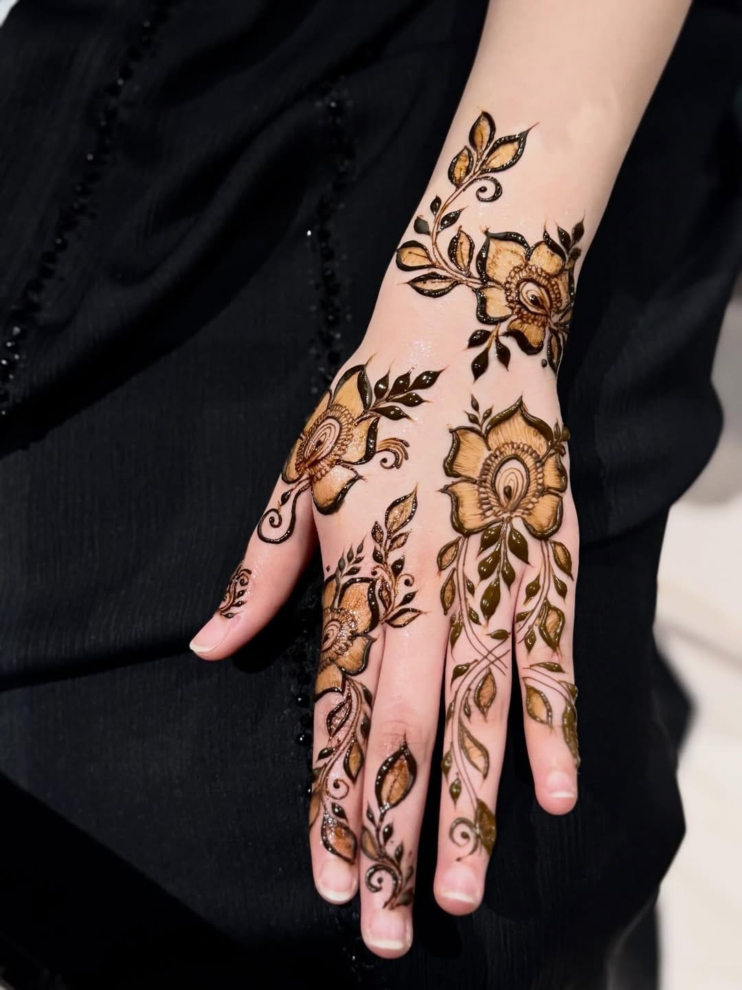 Post 7 by Bridal henna mehndi artist Dewsbury|Batley on Instagram (carousel)