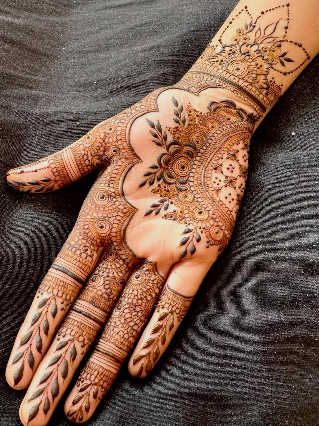 Post 4 by Bridal henna mehndi artist Dewsbury|Batley on Instagram (image)