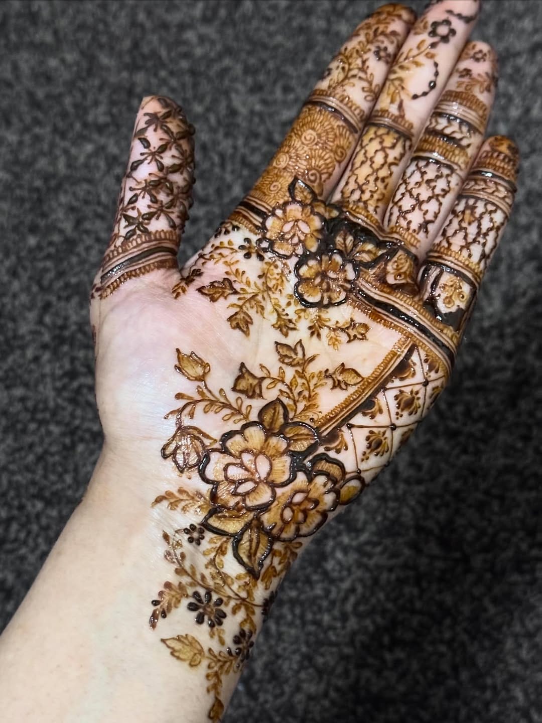Post 2 by Bridal henna mehndi artist Dewsbury|Batley on Instagram (image)
