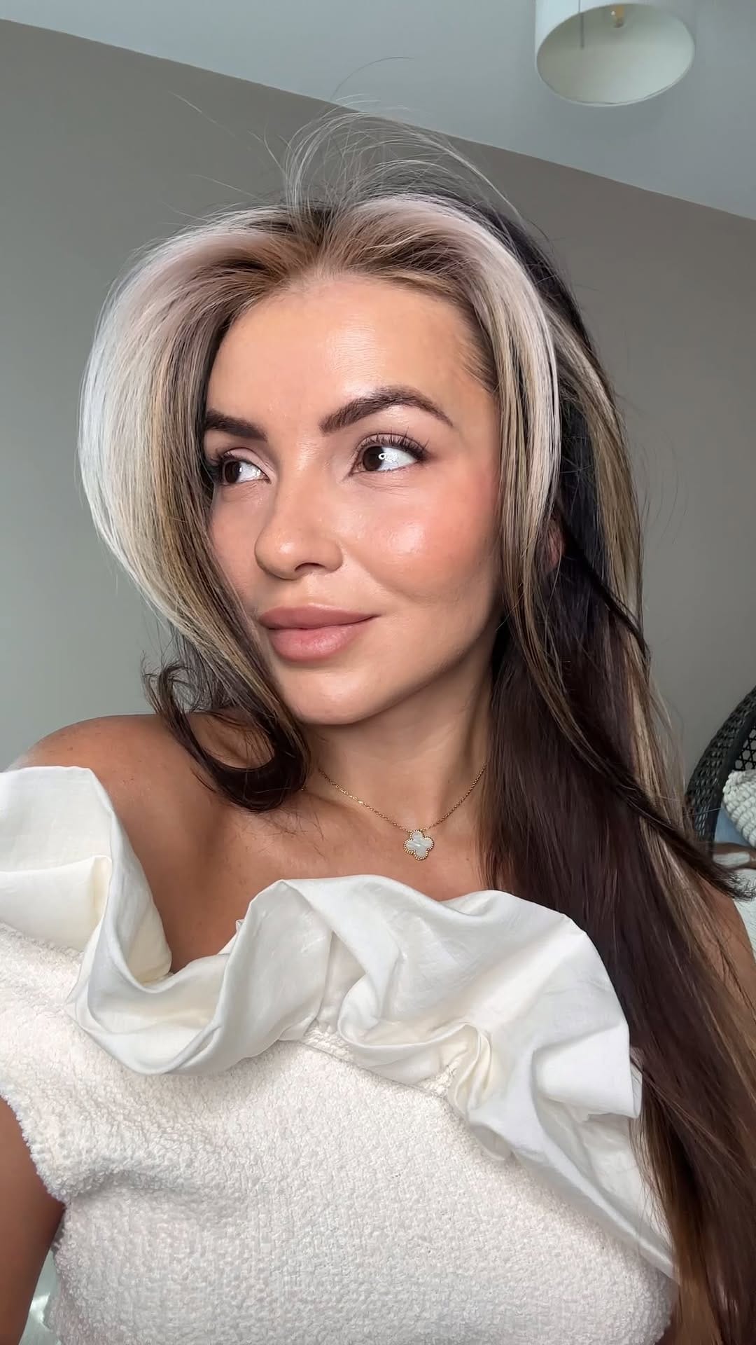 Post 9 by DUBAI MAKEUP ARTIST & HAIRSTYLIST on Instagram (video)