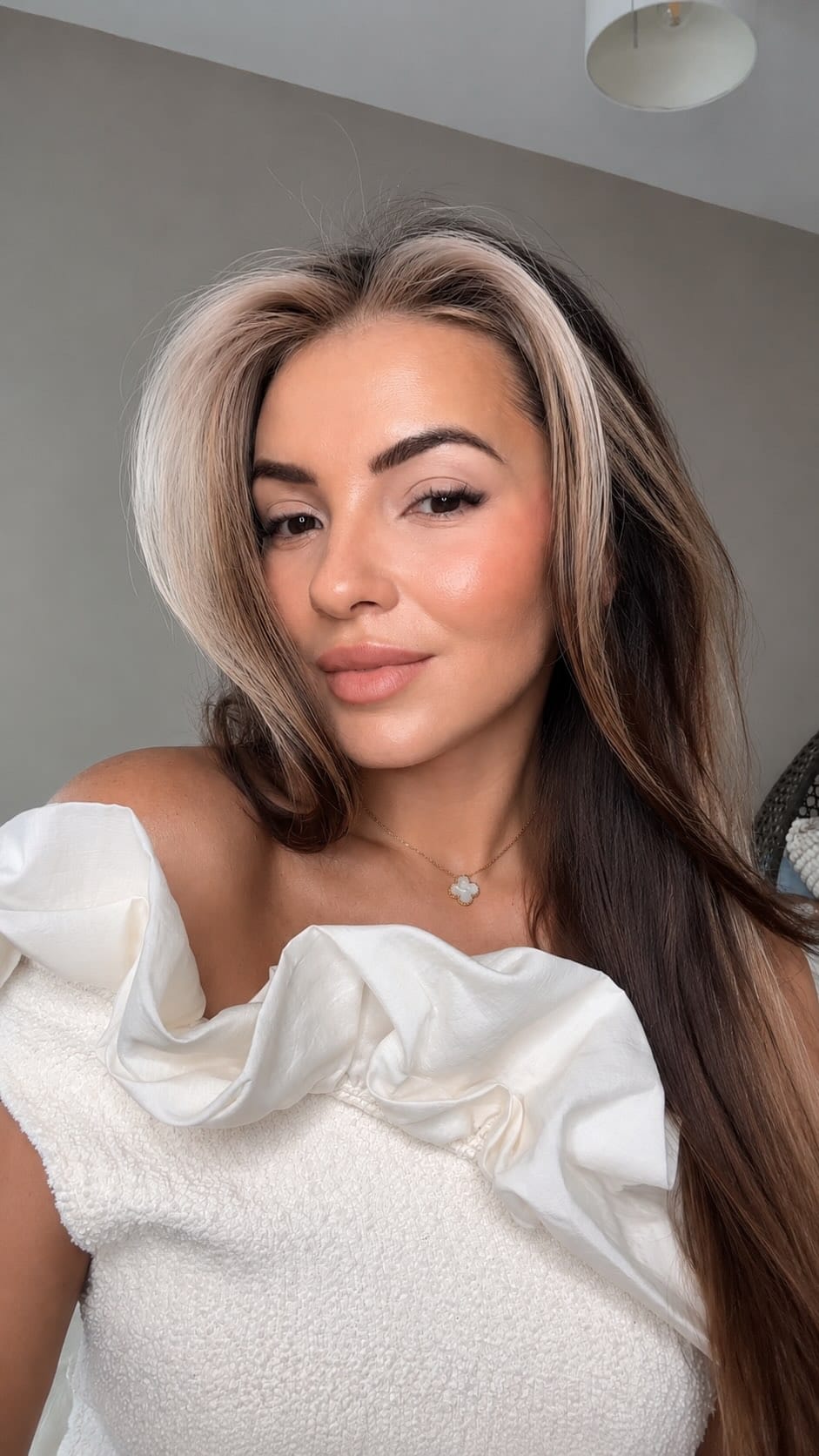 Post 5 by DUBAI MAKEUP ARTIST & HAIRSTYLIST on Instagram (video)