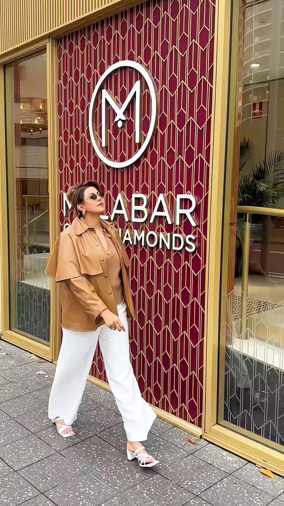 Post 4 by Simran Summy Gulati on Instagram (video)