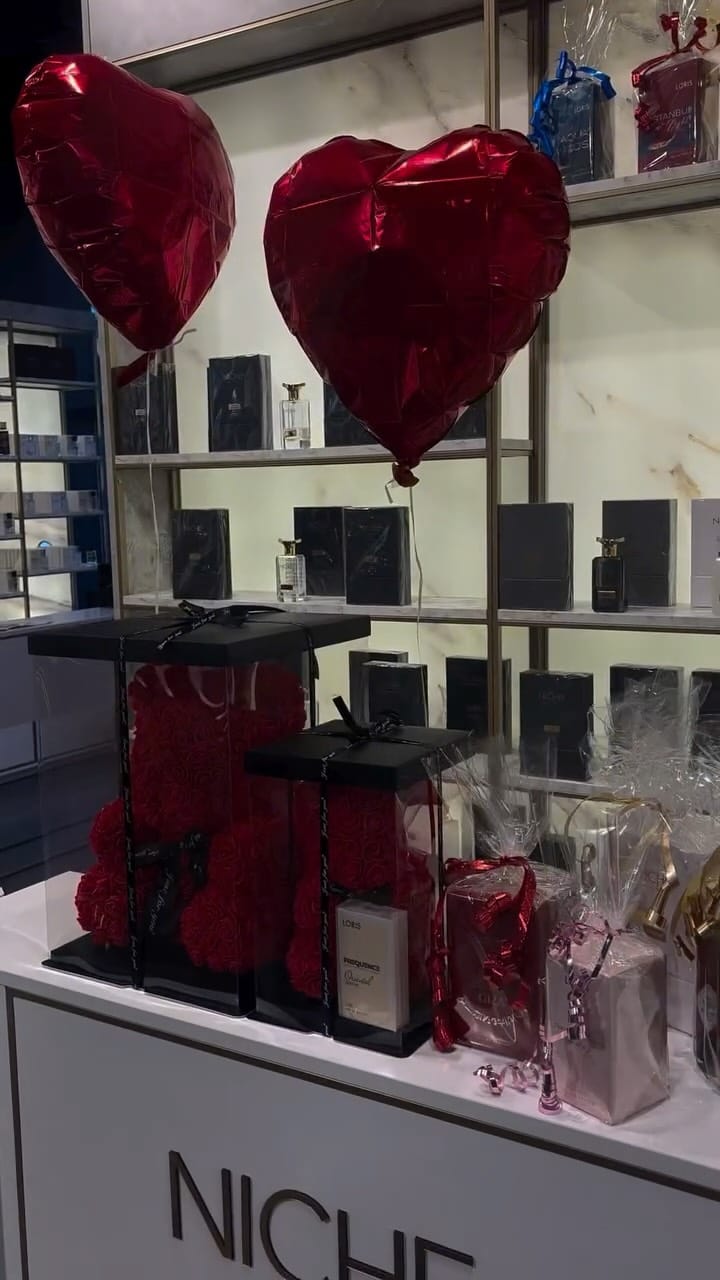 Post 8 by Loris Parfum Berlin on Instagram (video)