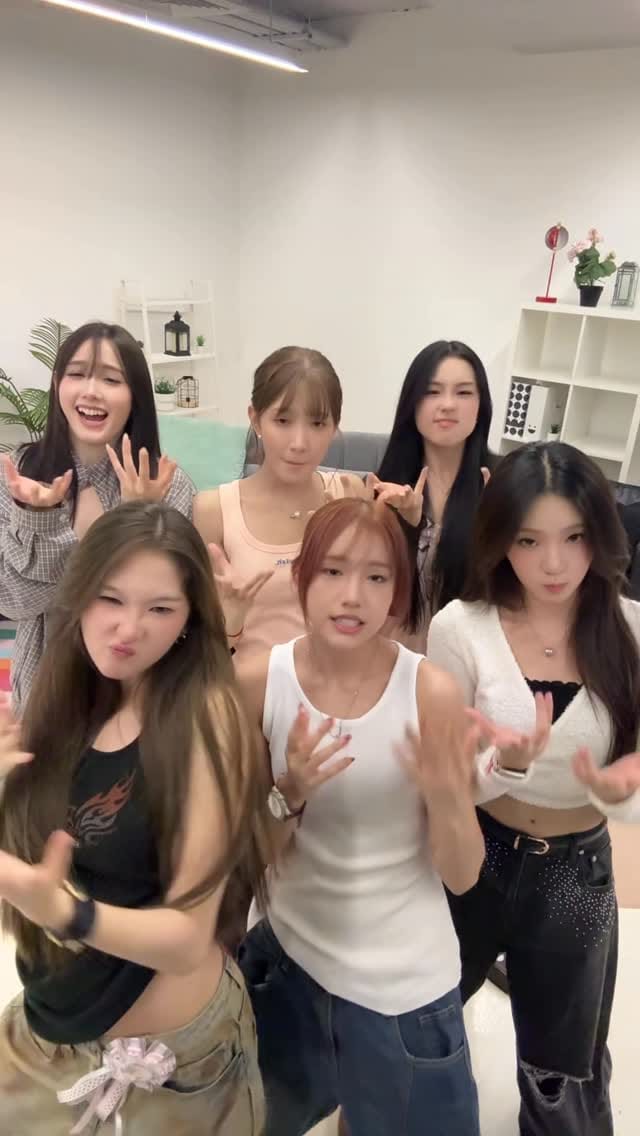Post 4 by FELIZZ on Instagram (video)
