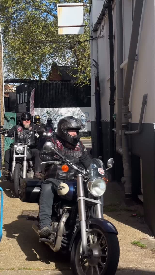 Post 6 by Adrian Largo on Instagram (video)