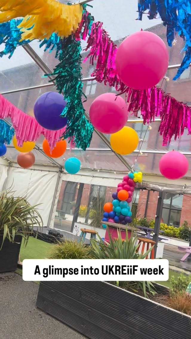 Post 1 by Unique Balloons on Instagram (video)
