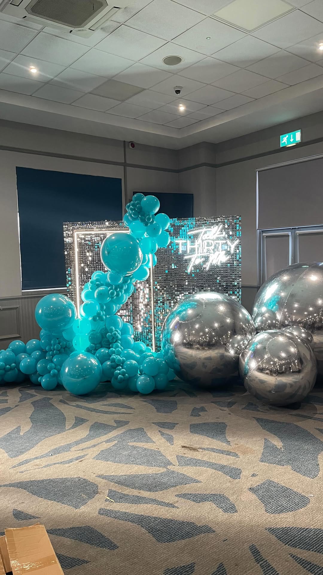 Post 8 by Unique Balloons on Instagram (video)