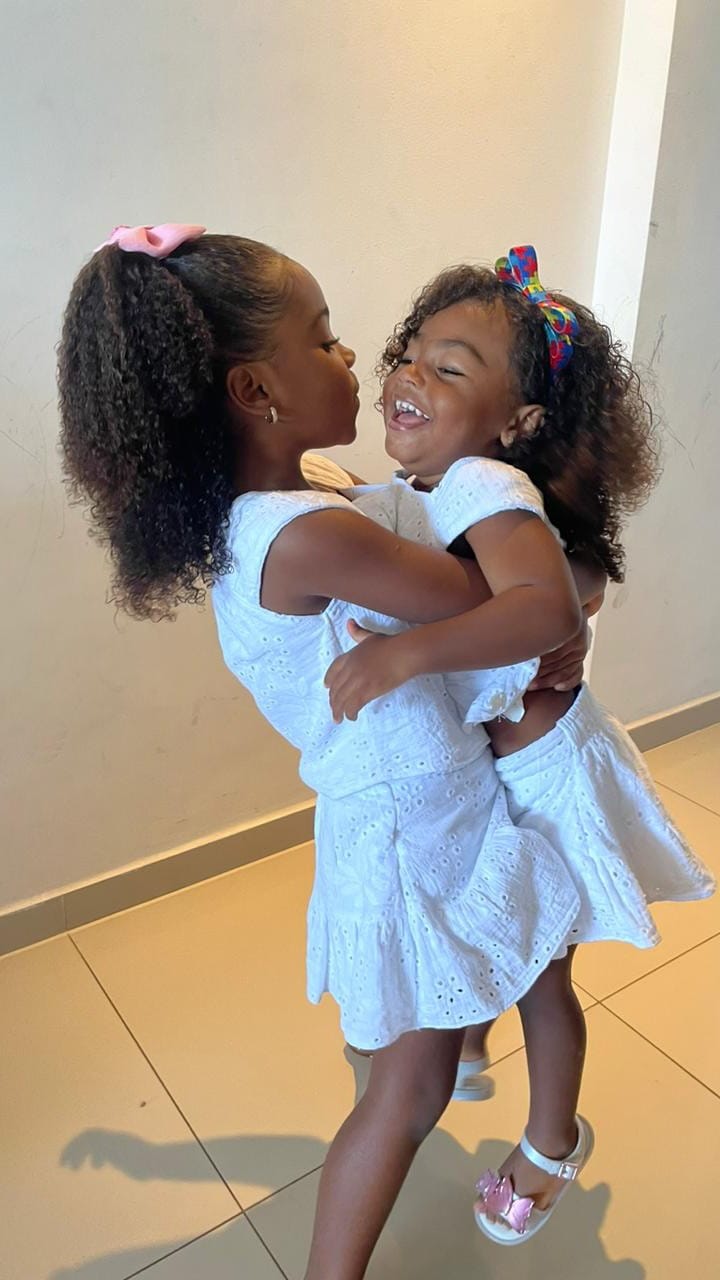 Post 1 by Eloá Victoria e Maria Eduarda on Instagram (video)