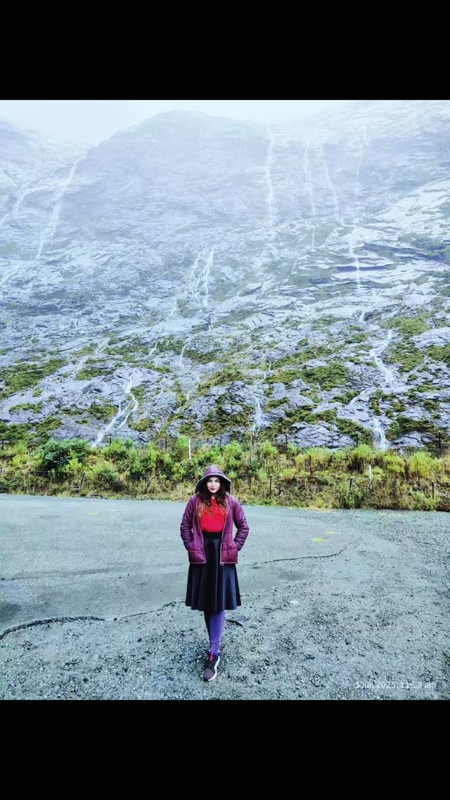 Post 8 by Neha Uniyal on Instagram (video)