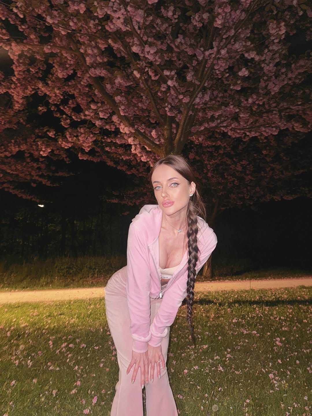 Post 1 by 𝐀𝐧𝐠𝐞𝐥𝐢𝐤𝐚 𝐕𝐢𝐜𝐭𝐨𝐫𝐢𝐚 𝐋𝐢𝐬𝐚 on Instagram (carousel)