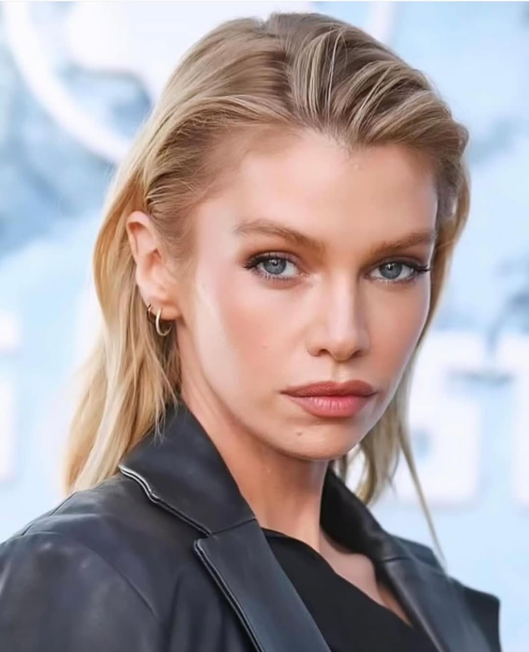 Post 2 by Stella Maxwell Fanpage on Instagram (image)