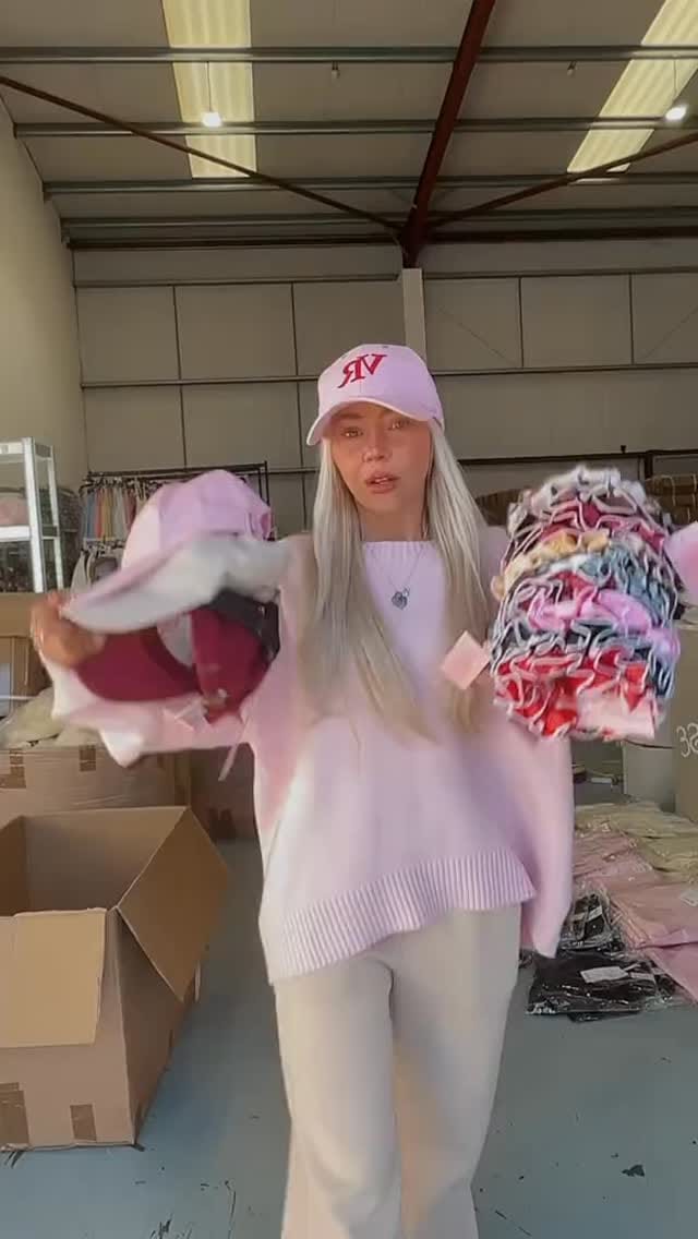 Post 4 by VVICTORIARROSE on Instagram (video)