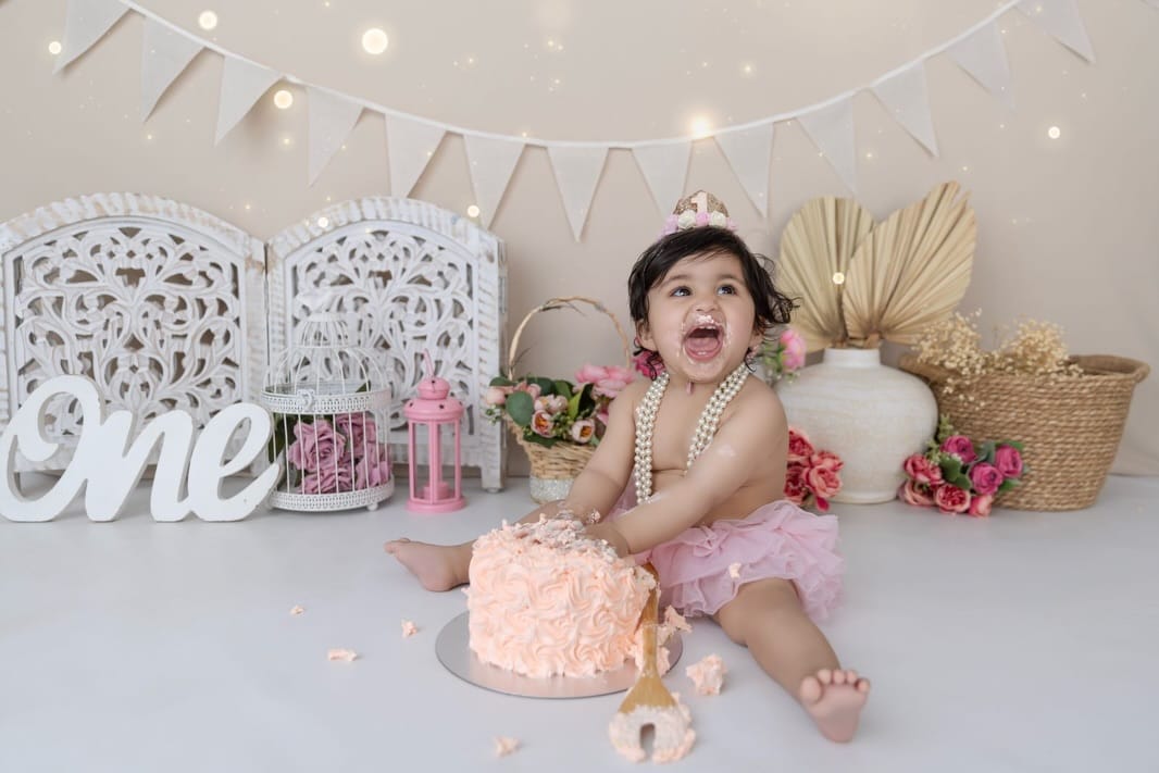 Post 3 by Little hearts photography on Instagram (carousel)
