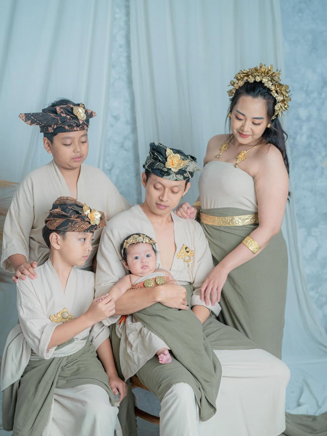 Post 4 by Newborn Photography Bali on Instagram (carousel)