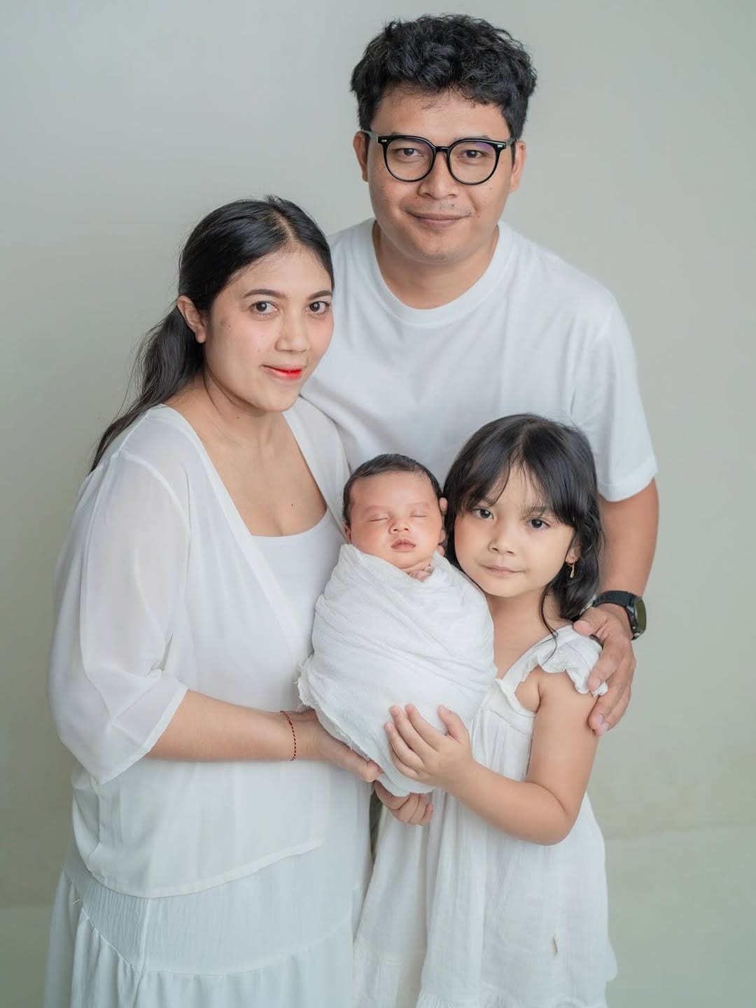 Post 8 by Newborn Photography Bali on Instagram (carousel)