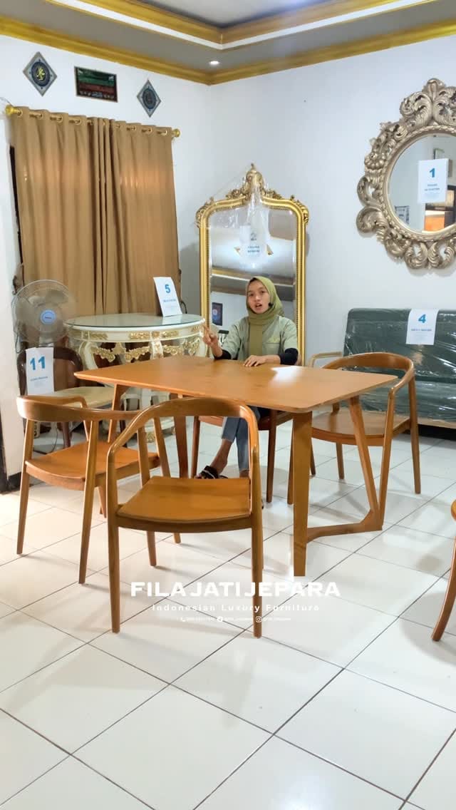 Post 6 by Ny.Filalis MM on Instagram (video)