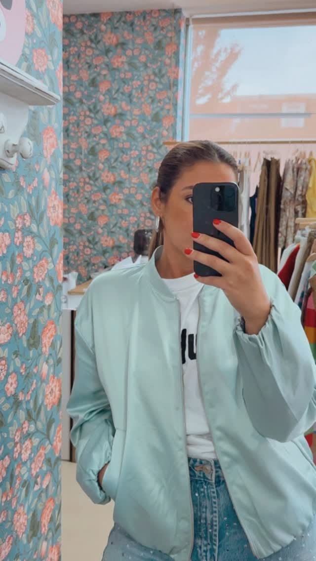 Post 5 by Suspirum on Instagram (video)