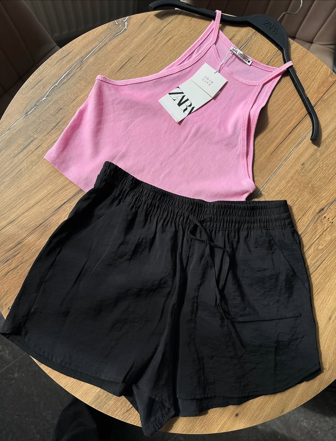 Post 7 by 👑 BOMOND 💕 Victoria’s Secret 🪽⚫️ Zara ⚫️ on Instagram (image)