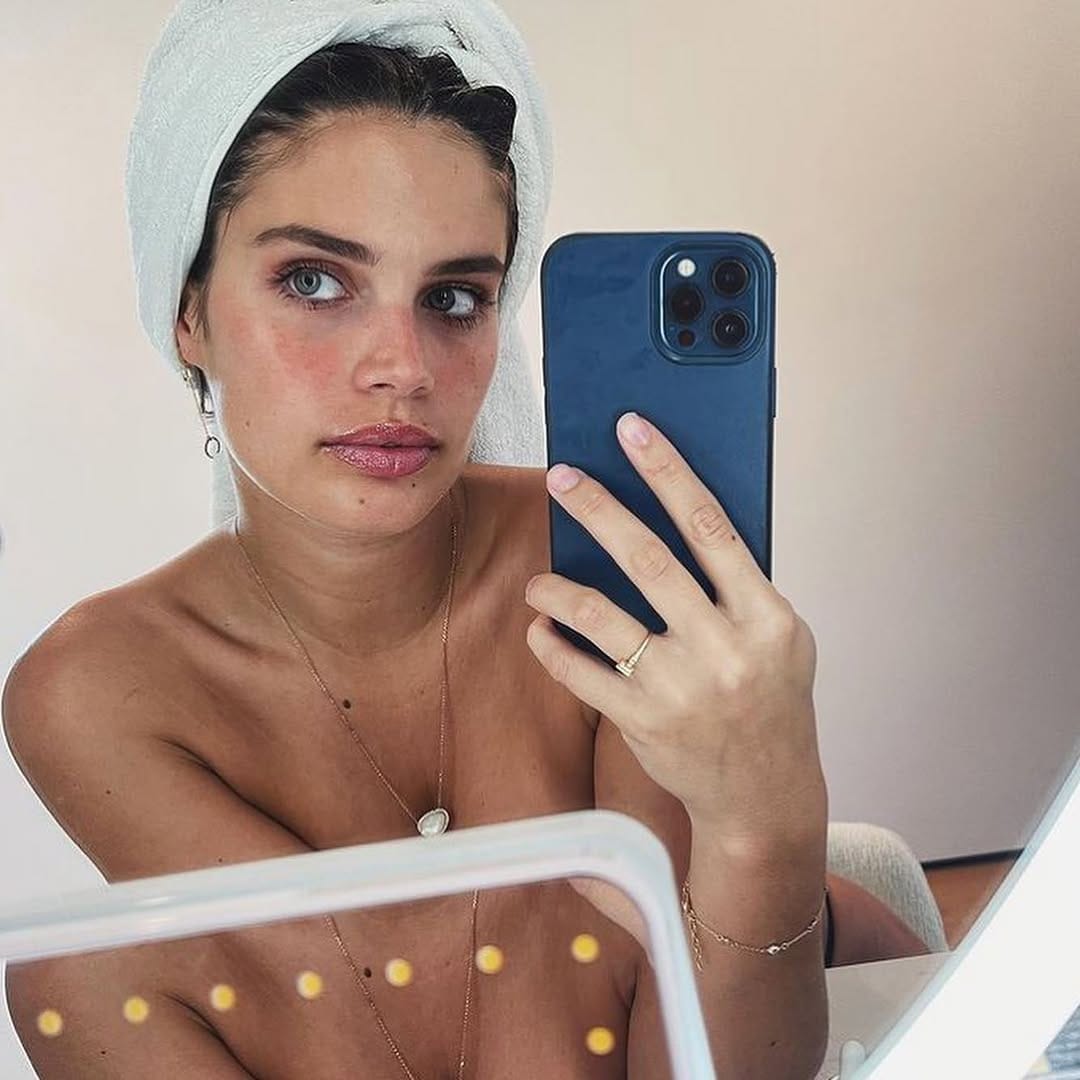 Post 2 by Angel Sara Sampaio on Instagram (carousel)