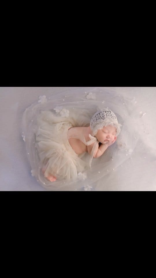 Post 8 by Little Bunniess Newborn Photography on Instagram (video)