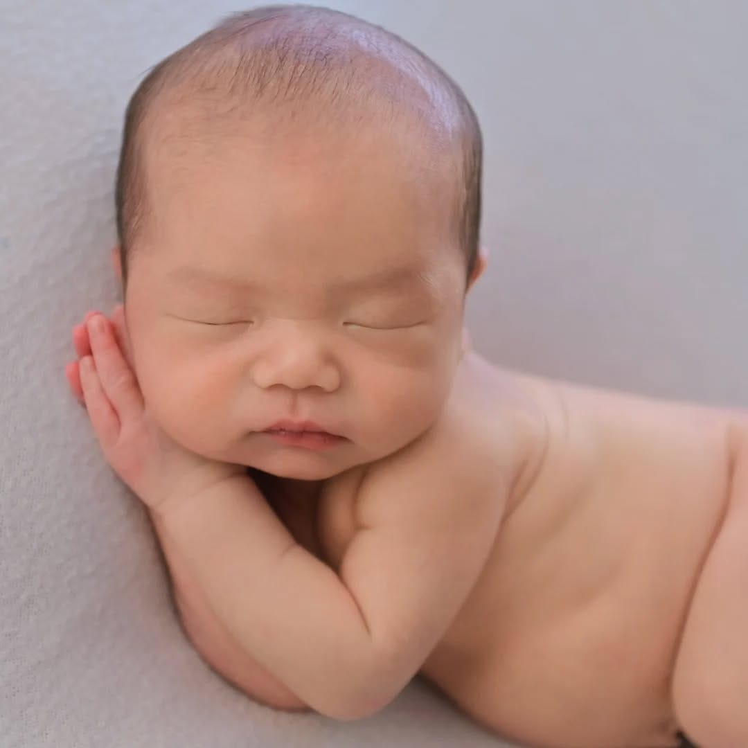 Post 5 by Little Bunniess Newborn Photography on Instagram (carousel)