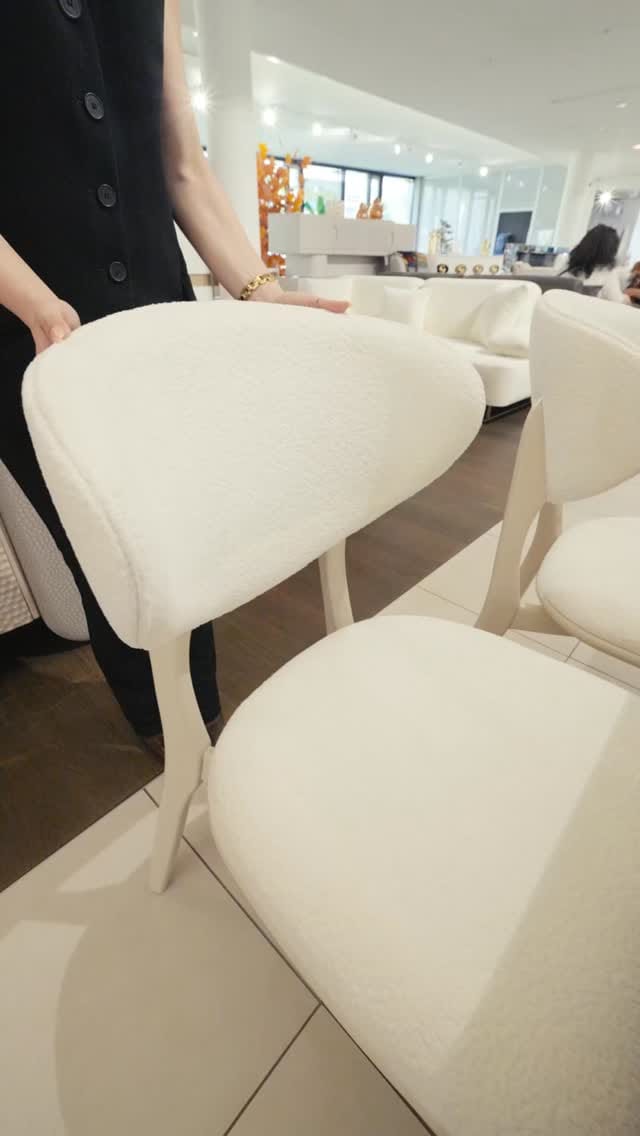 Post 5 by Lemon Moebel on Instagram (video)