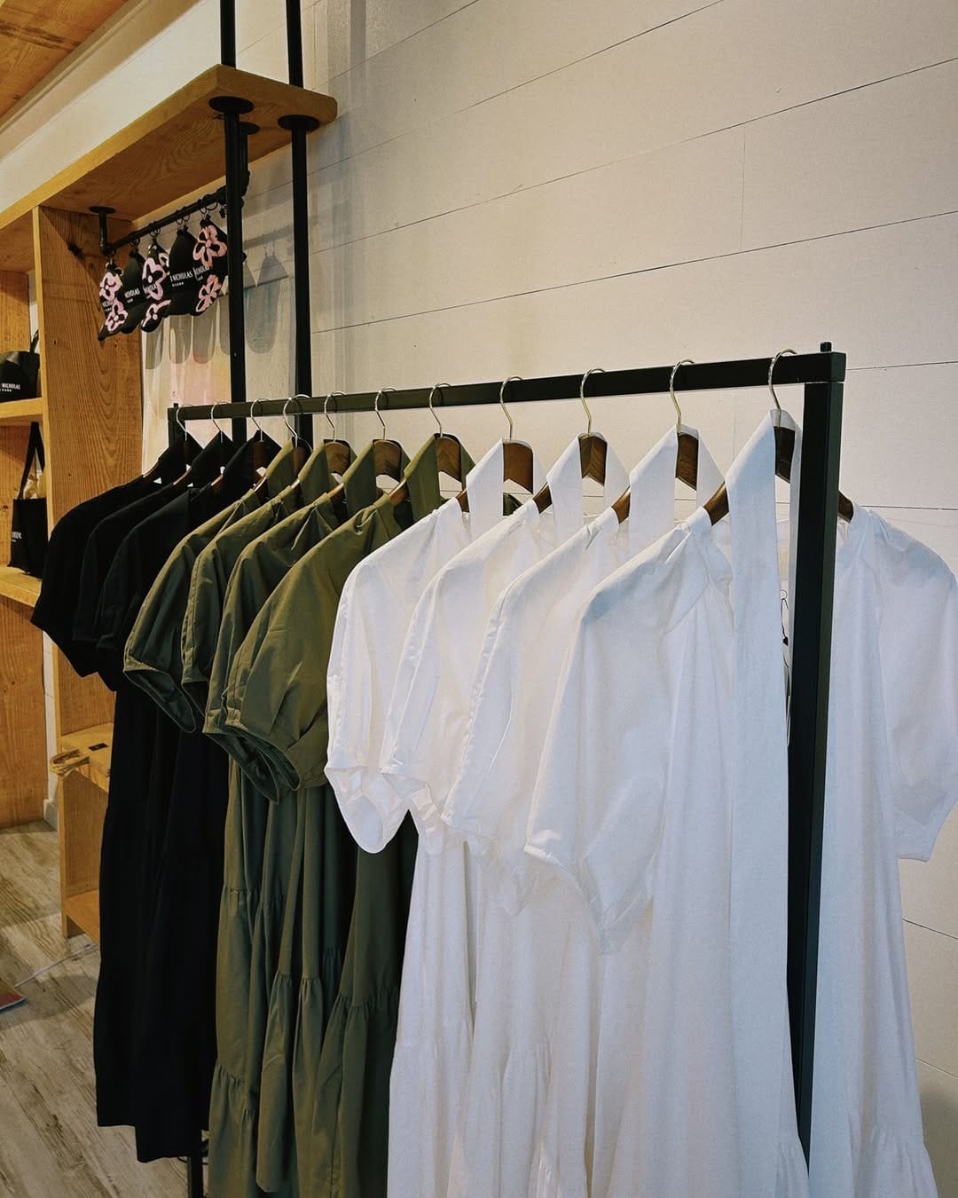 Post 7 by Lindsay Nicholas New York | Luxury Womenswear on Instagram (image)