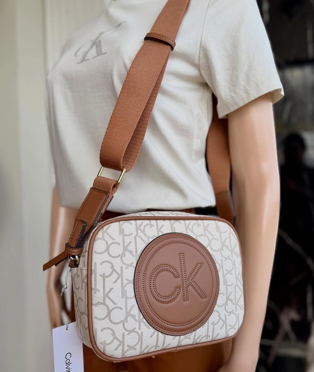 Post 7 by Ropa y carteras originales🇺🇸🛍️ on Instagram (carousel)